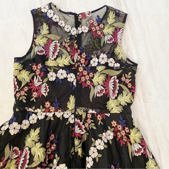 Tahari Size12 Embroidered Mesh Floral Dress Fit and Flare - Picture 3 of 12